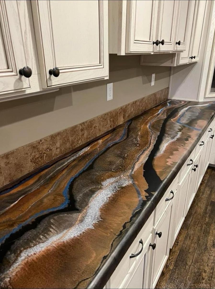 Kitchen counter finished in brown and gold