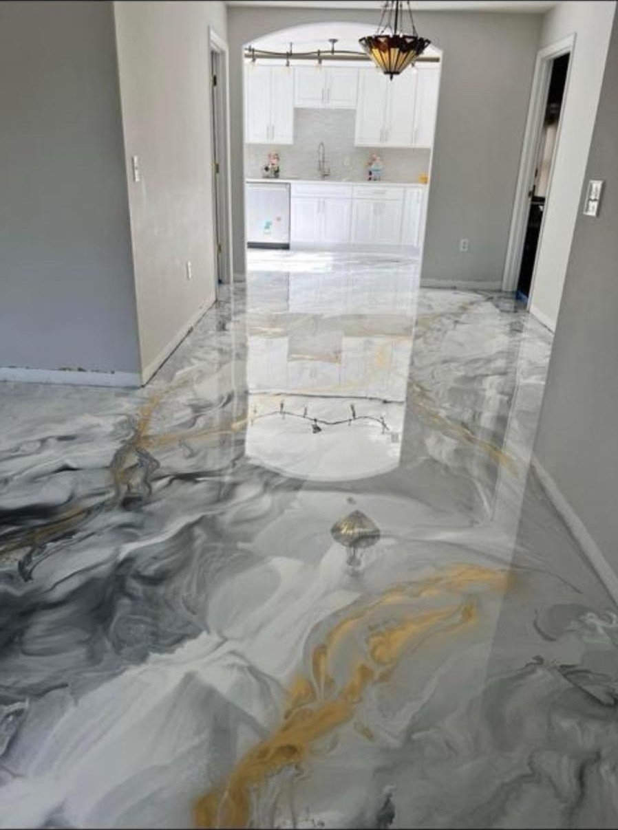 White and gold metallic floor in a hallway